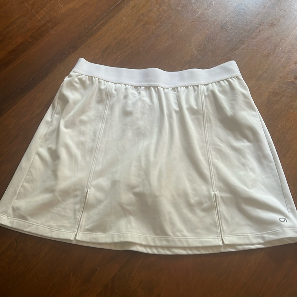 White GapFit Skort. New without tags. Size M Tall.